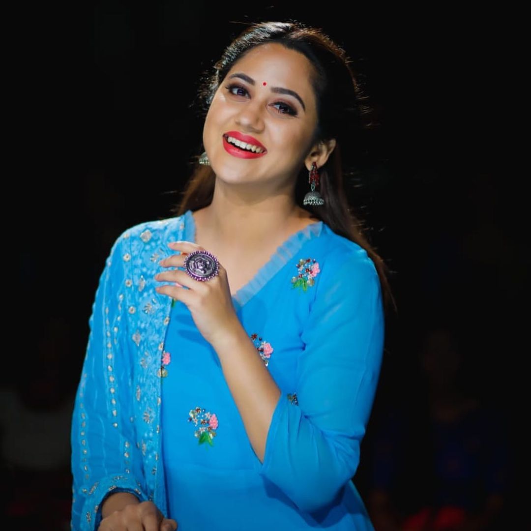 malayalam actress miya george pics in blue dress